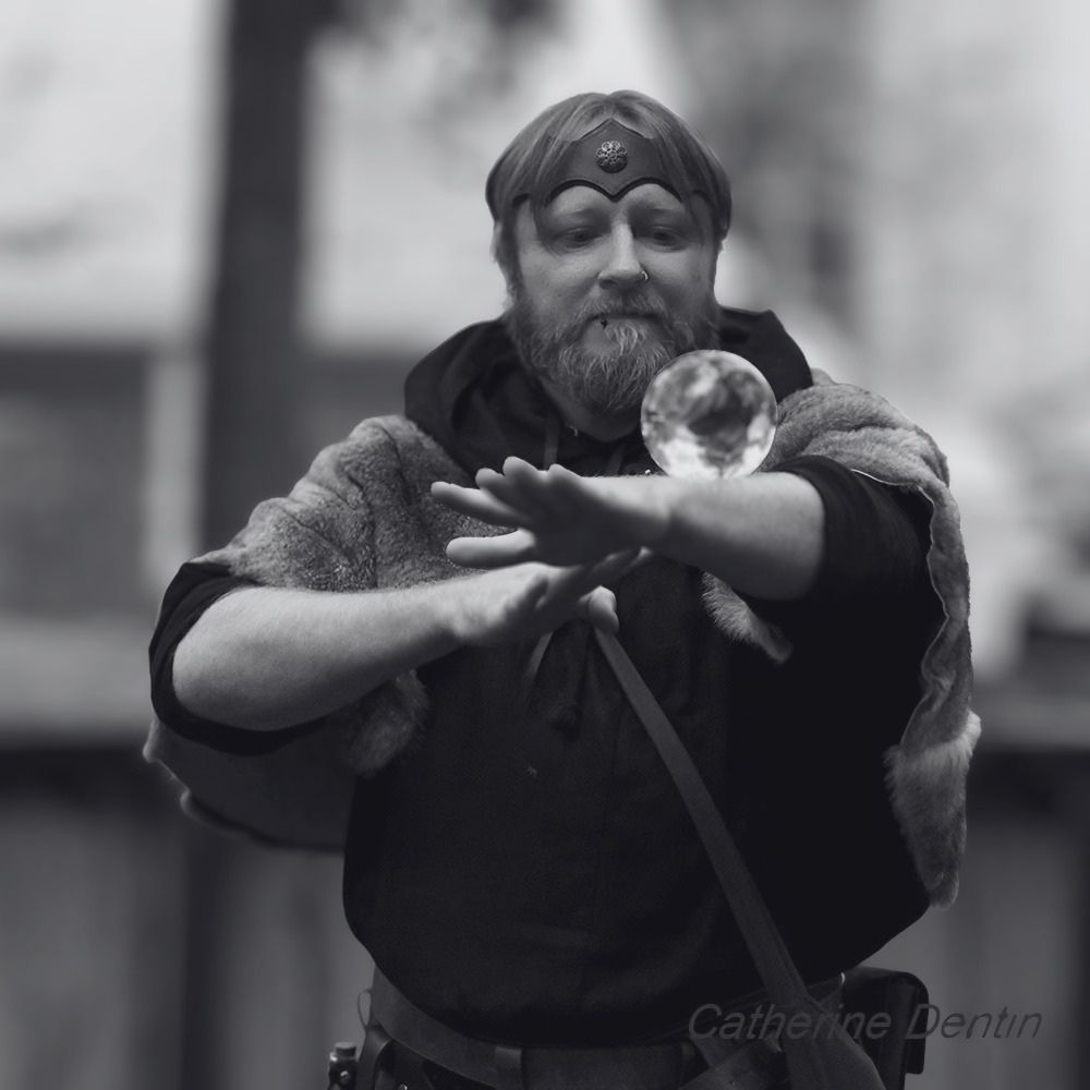 Jonglage de contact au festival de Samhain